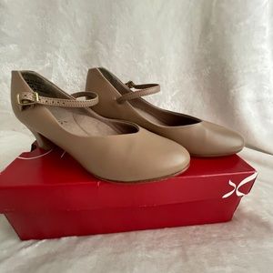 Capezio Dance Shoe Women’s Size 6.5